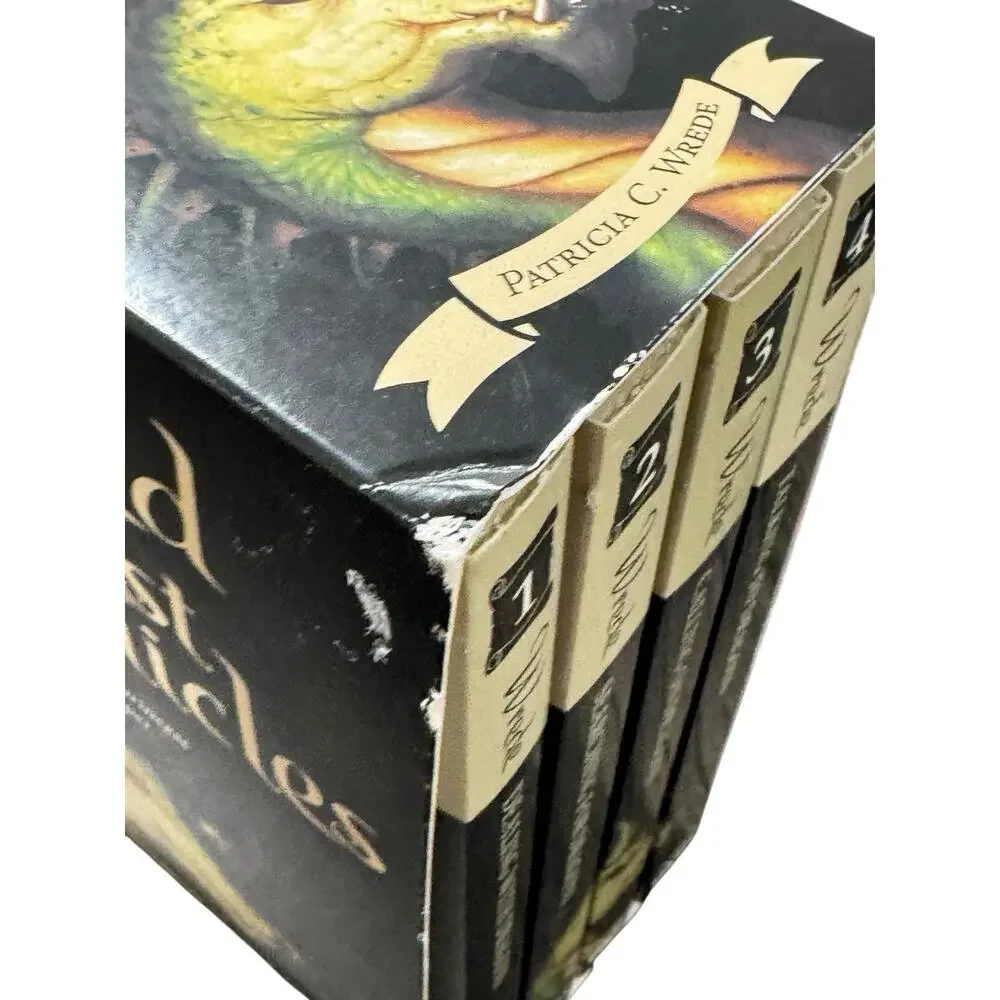 The Enchanted Forest Chronicles: (Boxed Set) Paperback - Patricia C. Wrede